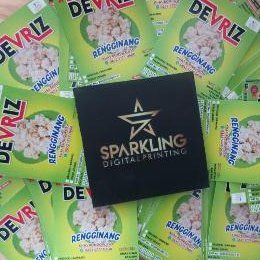 Tumpukan stiker label produk custom
